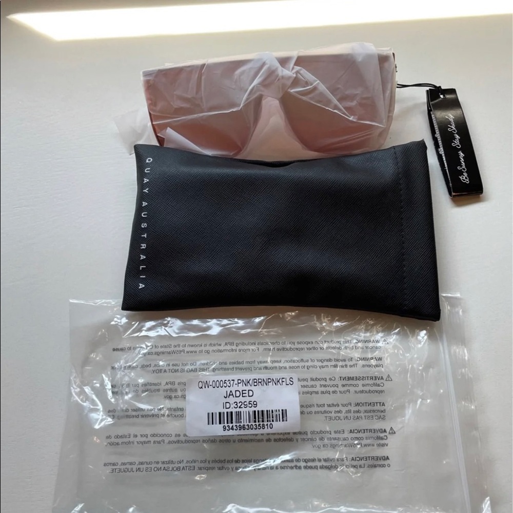 Quay Australia Jaded sunglasses NWT